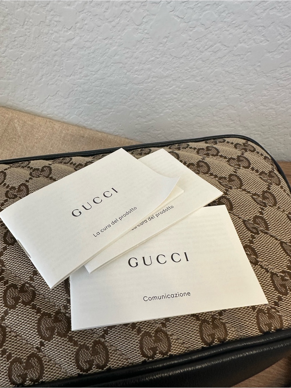 Gucci Beige GG Supreme Canvas Camera Bag with Black Trim - Picture 16 of 16